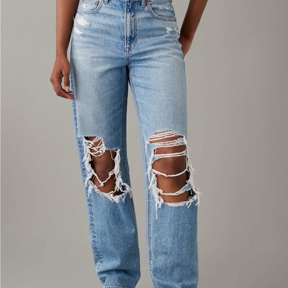American Eagle Strigid ripped high waisted baggy jeans